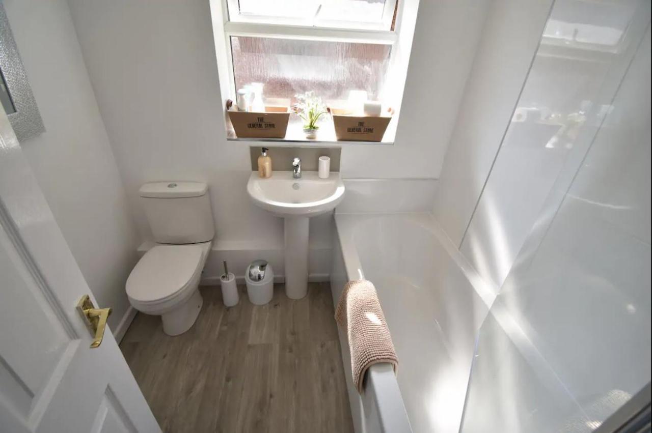 3-Bedroom Comfy Home In סוליהול מראה חיצוני תמונה